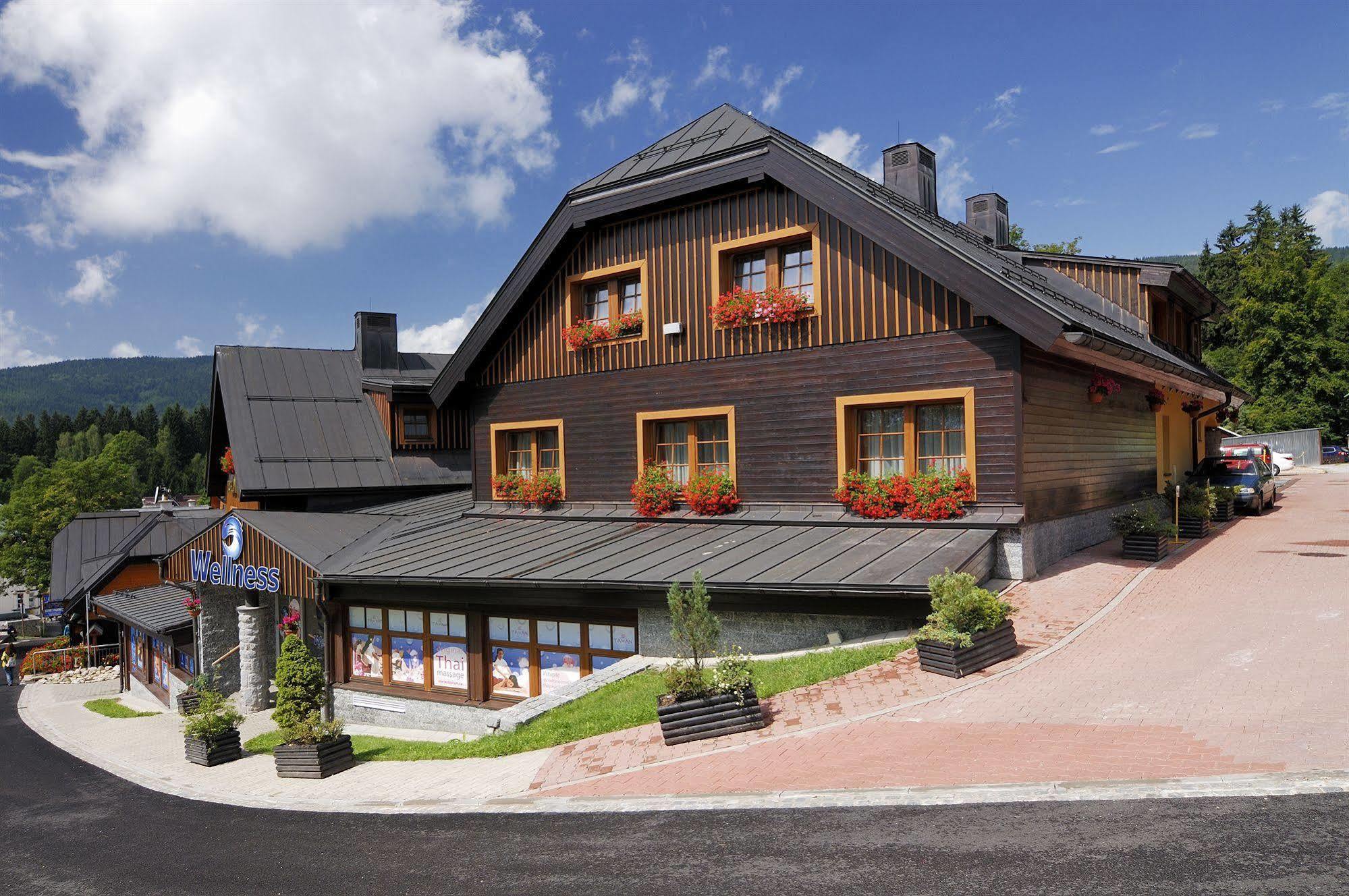 Wellness Hotel Windsor Špindlerŭv Mlýn Exteriör bild