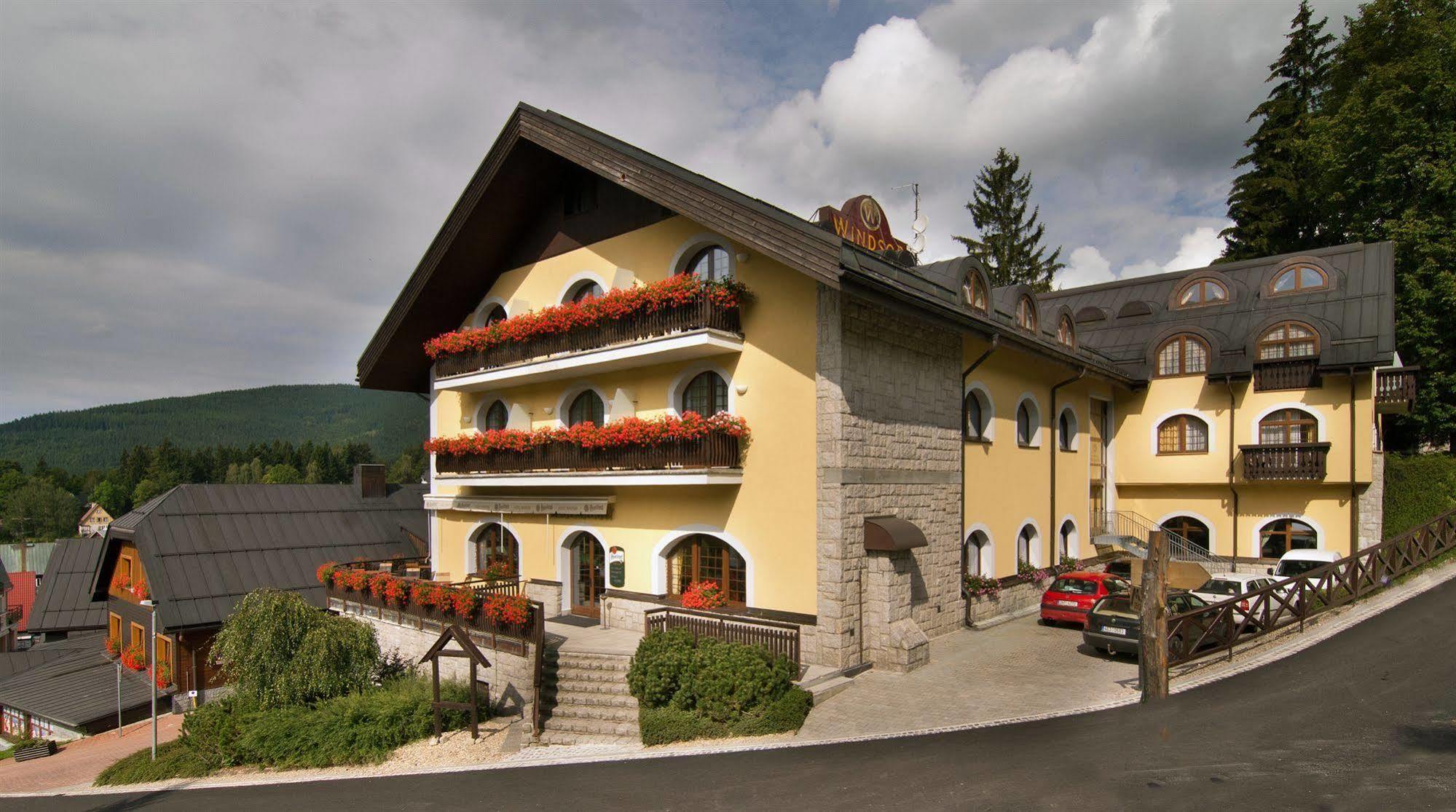 Wellness Hotel Windsor Špindlerŭv Mlýn Exteriör bild